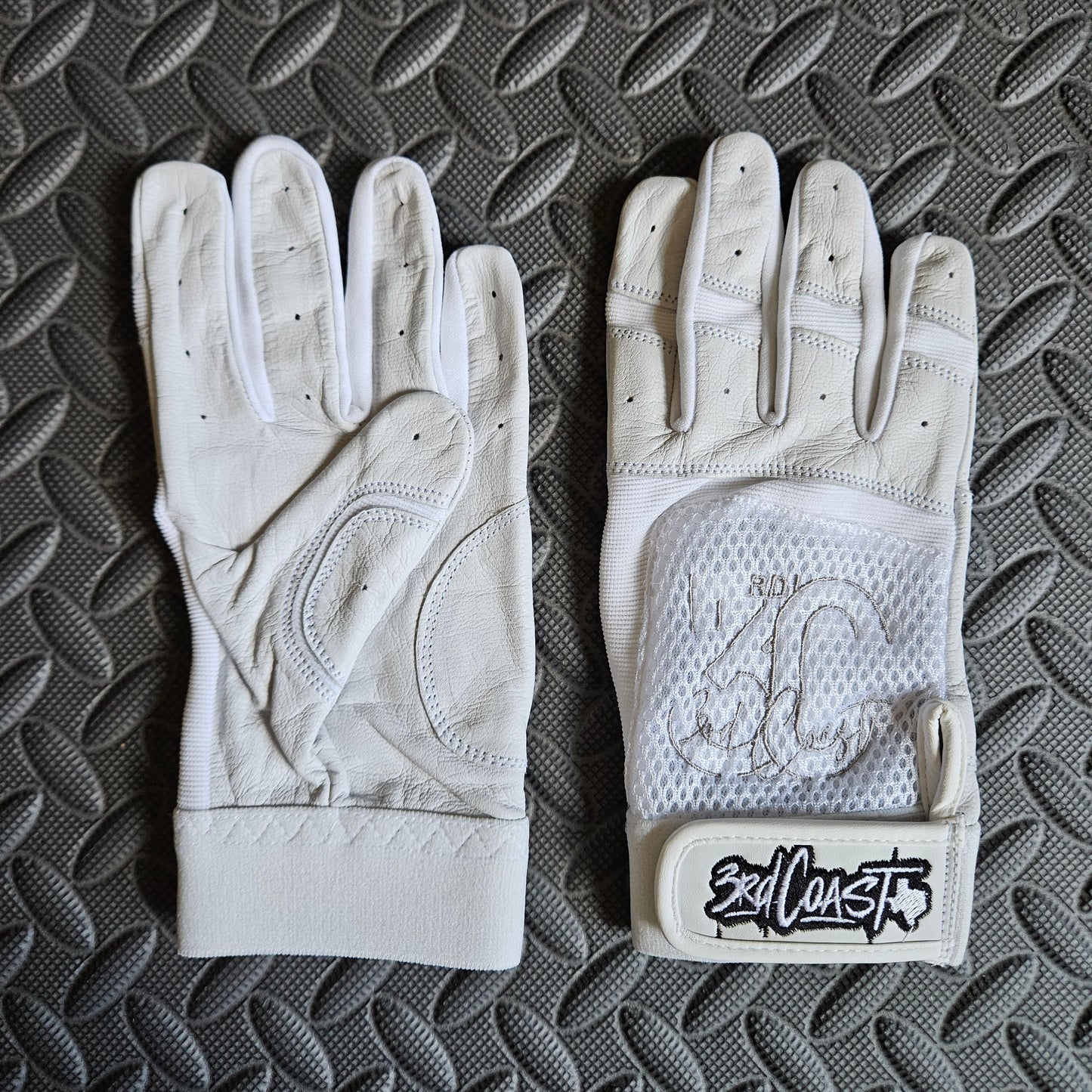 3C White Batting Gloves