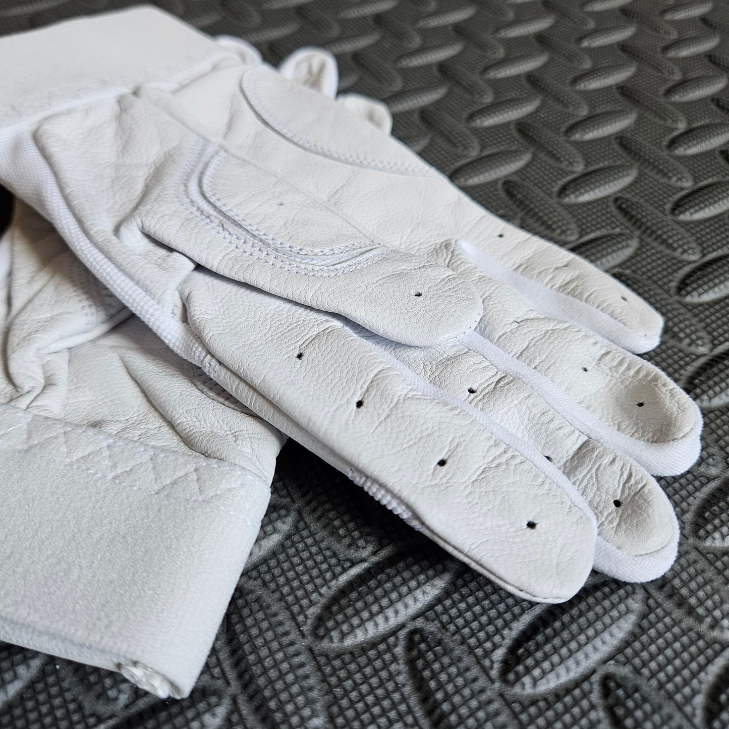 3C White Batting Gloves